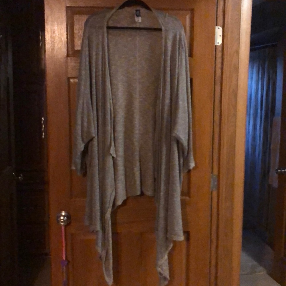 Cute lightweight cardigan! Extra long!